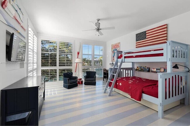 Building Photo - 6101 Laguna Dr W