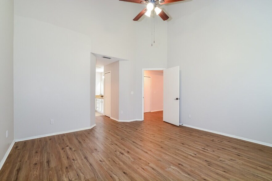 Building Photo - 11184 Cypress Leaf Dr