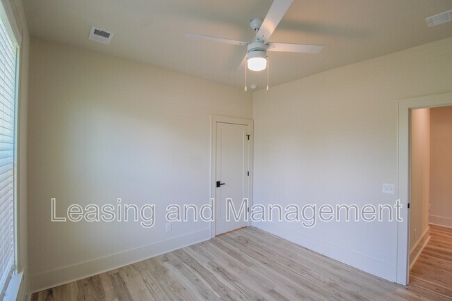 Building Photo - 3633 Happyland Blvd