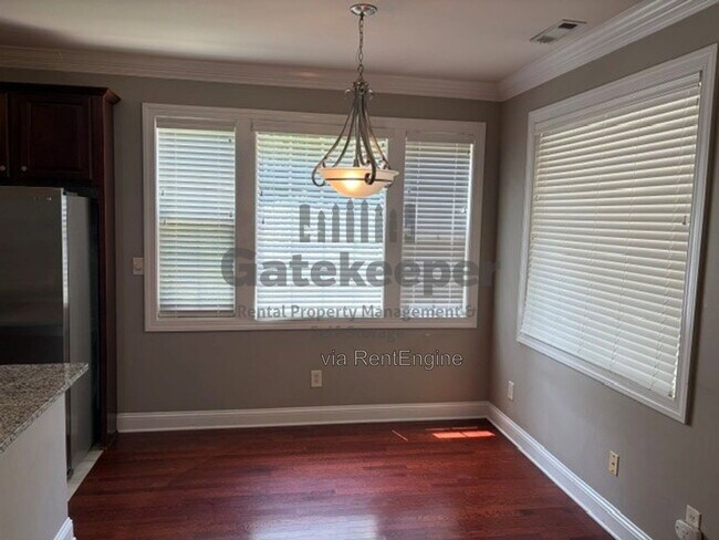 Building Photo - 208 Lenox Dr