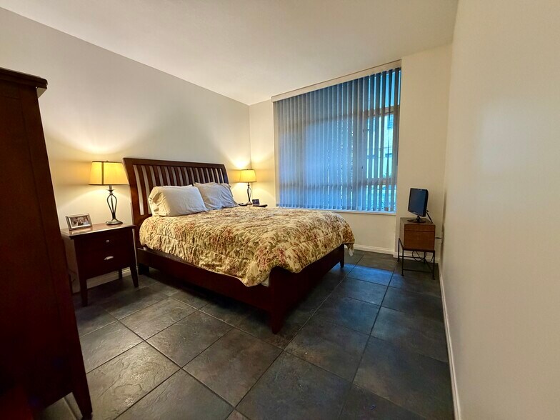 Building Photo - 850 Beech St