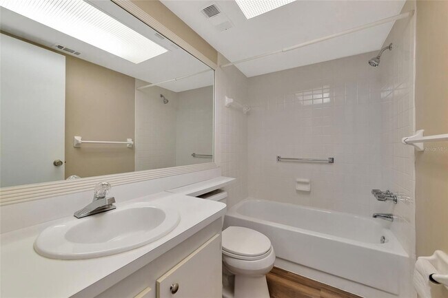 Building Photo - 425 30th Ave W