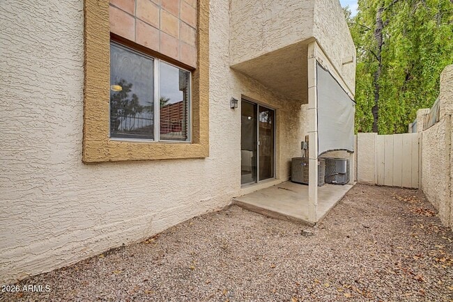 Building Photo - 1905 E University Dr