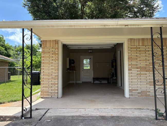 Building Photo - 1411 Ansbury Dr