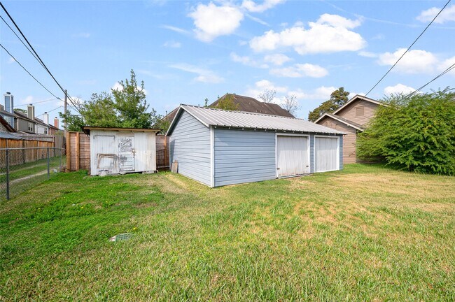 Building Photo - 334 E 24th St