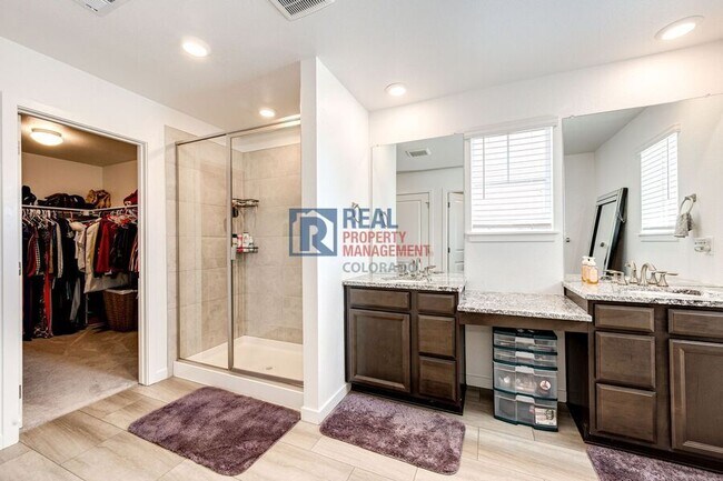 Building Photo - 960 S De Gaulle Ct