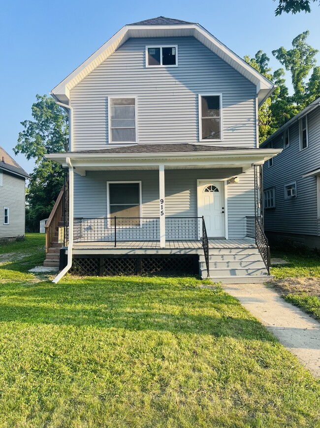 Building Photo - 915 W Lapeer St