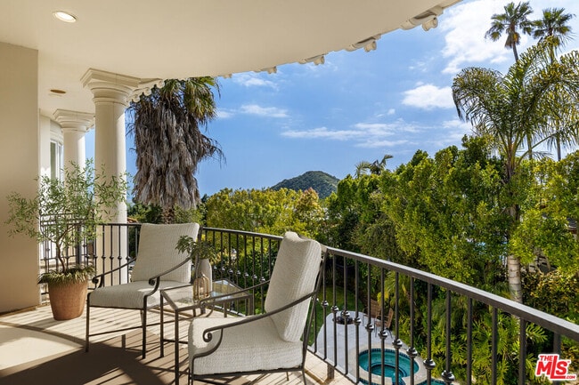 Building Photo - 2229 Summitridge Dr