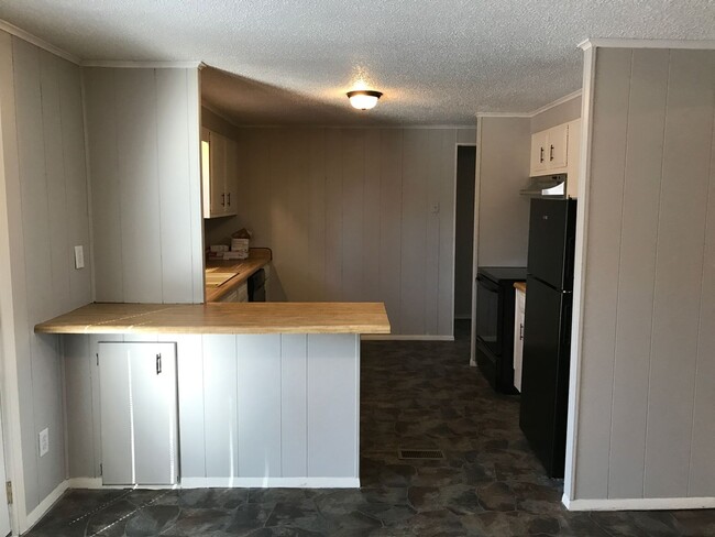Building Photo - 3BR Home in Maiden on 1.85 Acres