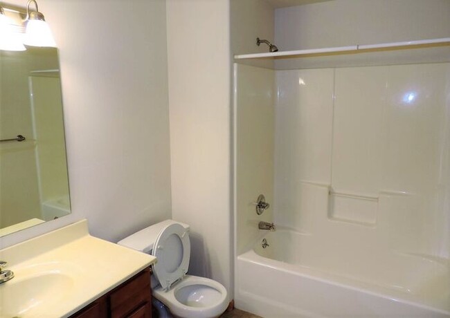 Building Photo - $1,395 | 2 Bedroom, 2 Bathroom Condo | Pet...