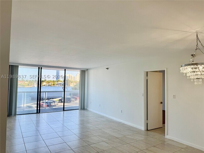 Building Photo - 20515 E Country Club Dr