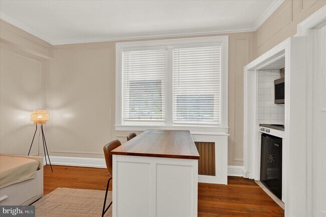 Building Photo - 3401 Greenway