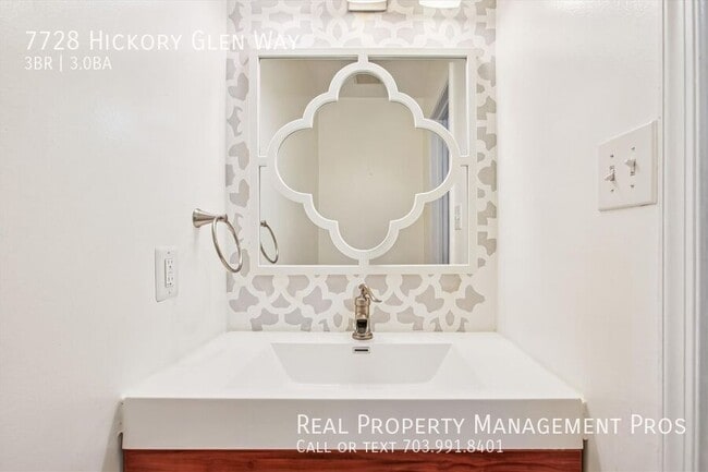 Building Photo - 7728 Hickory Glen Way