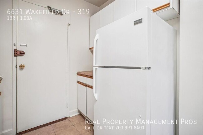 Building Photo - 6631 Wakefield Dr