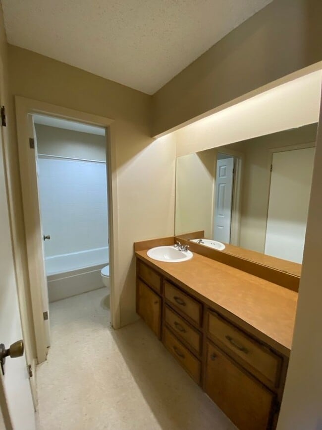 Building Photo - SPACIOUS & CUTE 2 bedroom 2 bath townhouse off Sunset Dr COMING SOON!