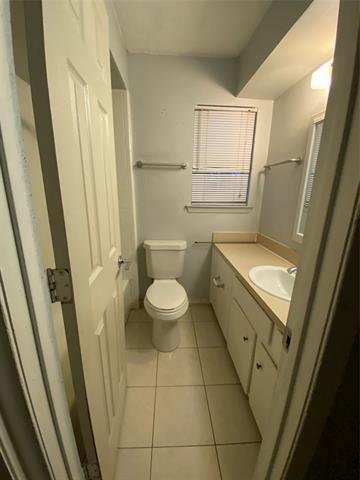 Building Photo - 716 Royal Crest Dr