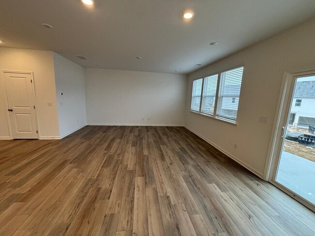 Building Photo - 155 Vision St