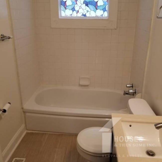 Building Photo - 203 W Faris Rd