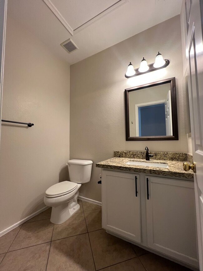 Building Photo - Fabulous Gilbert Location near San Tan Mall