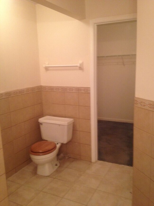 Building Photo - 3-Bedroom, 2-Bathroom single-family home brick construction