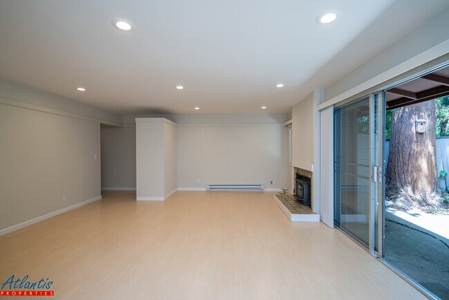 Building Photo - Willow Park | Stylish Condo | Newly Updated