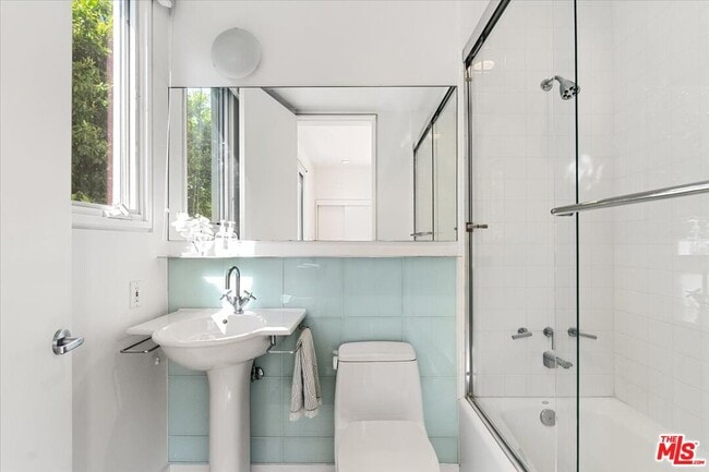 Building Photo - 211 S Valley St