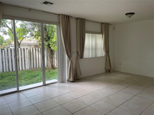 Building Photo - 7980 S Southwood Cir