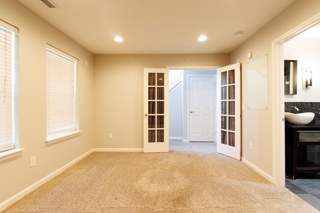 Building Photo - 1006 Cavendish Dr