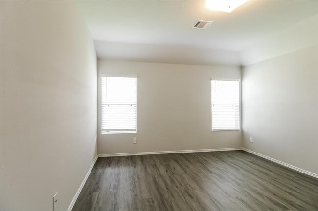 Building Photo - 2501 Grayling Dr
