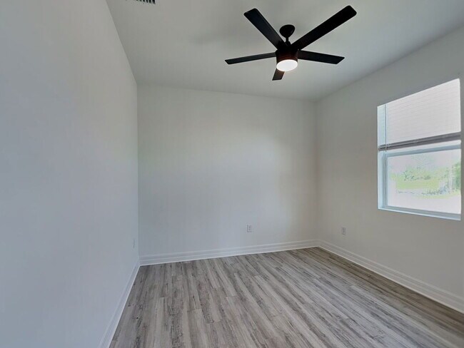 Building Photo - 377 Biltmore St