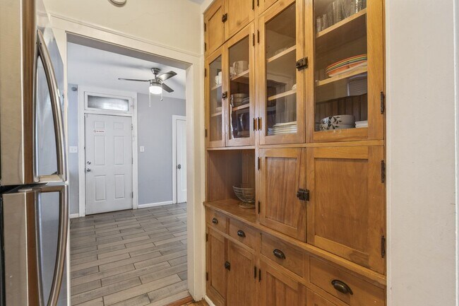 Building Photo - 6444 N Washtenaw Ave