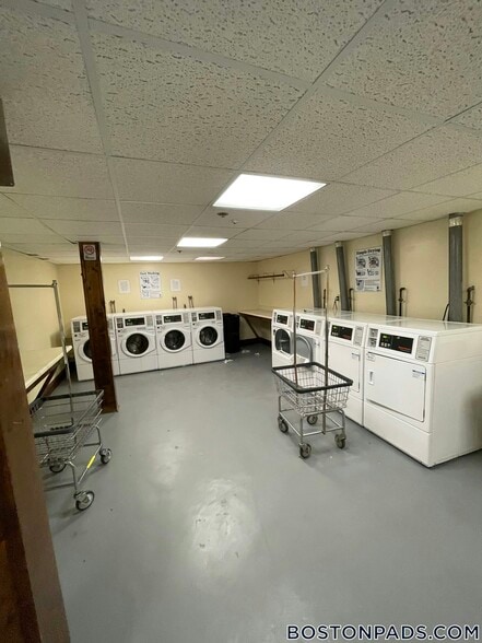 Building Photo - 44 Estes St