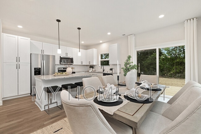 Building Photo - 2318 Rebecca Ave