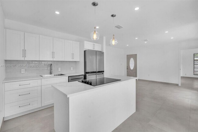 Building Photo - 2702 Scott St