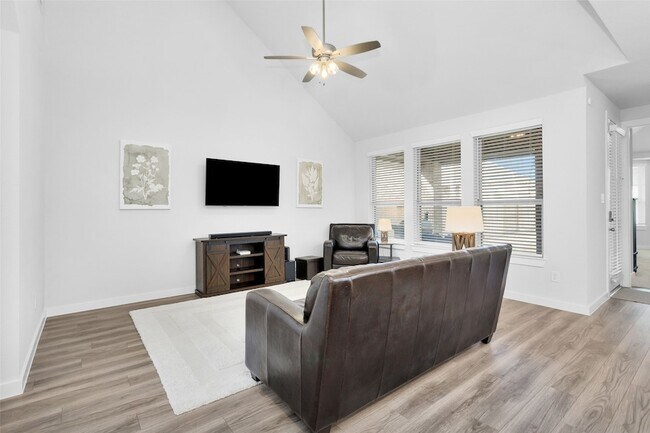 Building Photo - 440 Flowering Lotus Ct