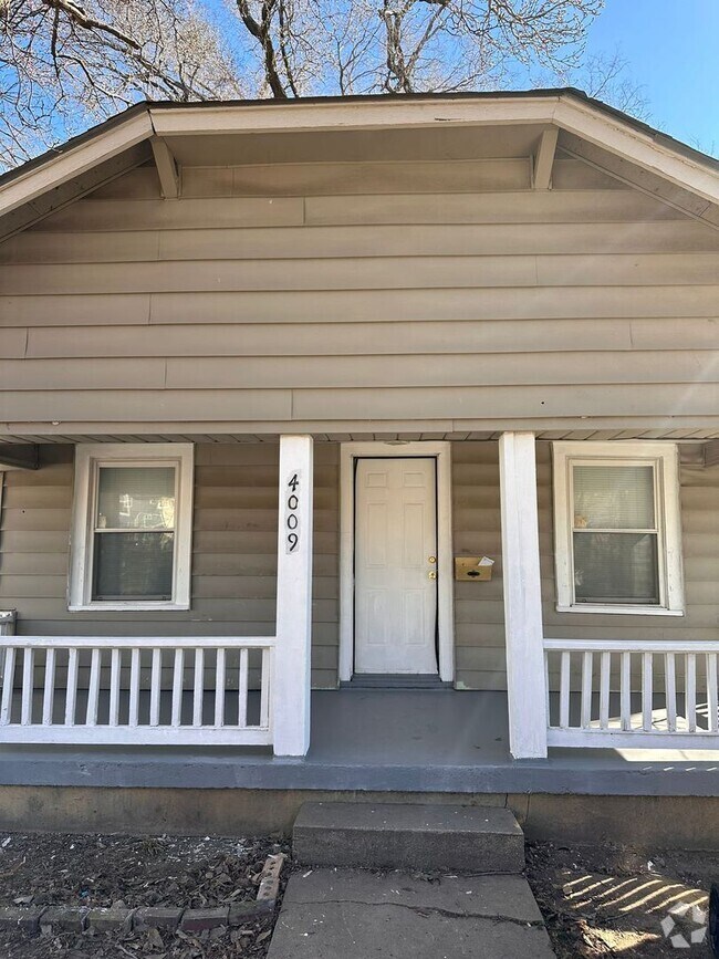 Building Photo - 2 Bedroom 1 Bath