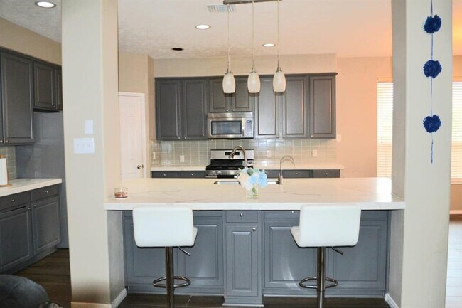Building Photo - 4815 Schiller Park Ln