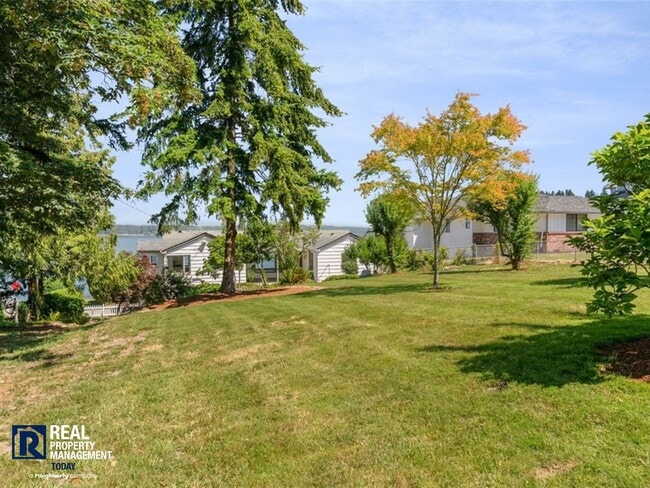 Building Photo - Rare Brown’s Point Beachfront Living – Stunning 3 Bed / 2 Bath Home!