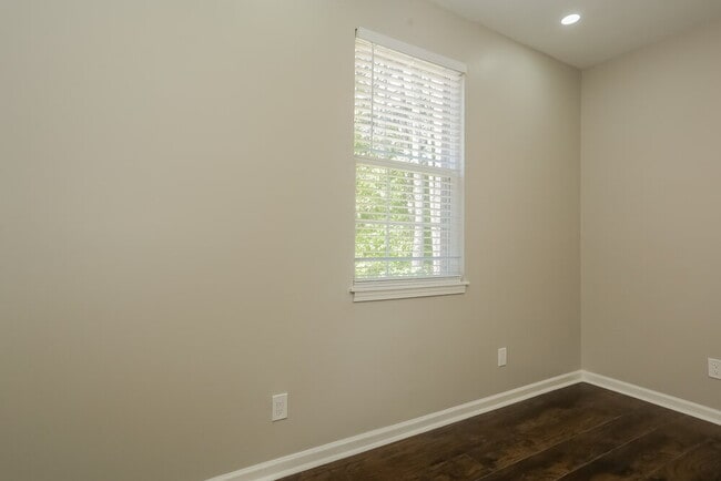 Building Photo - 4581 Doral Dr SW