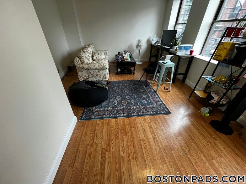 Building Photo - 1078 Boylston St