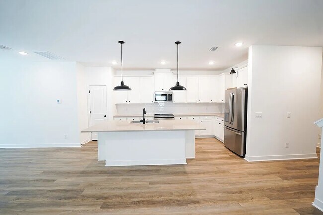 Building Photo - 136 Kingswood Ter