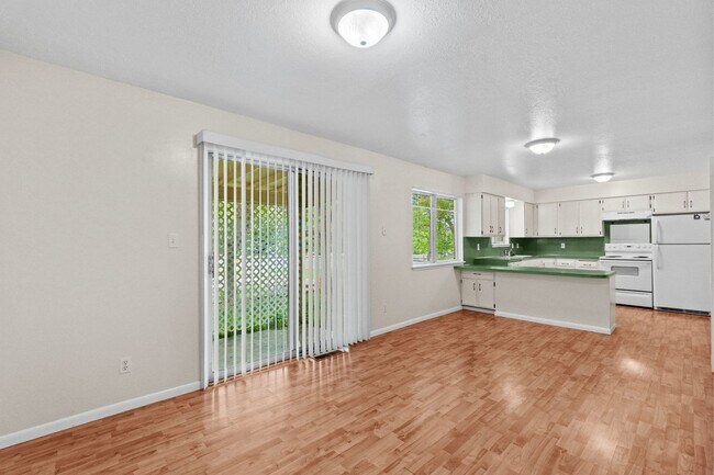 Building Photo - Rice St (17/19)