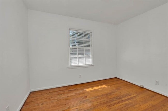 Building Photo - 150 Fairway Oaks Dr