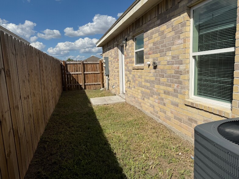 Building Photo - 1610 W Broome St