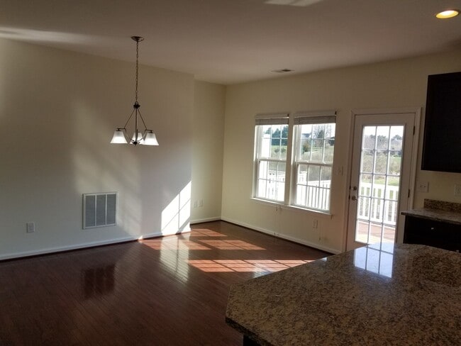 Building Photo - Large, Luxury, Garage Townhome in Hockessi...