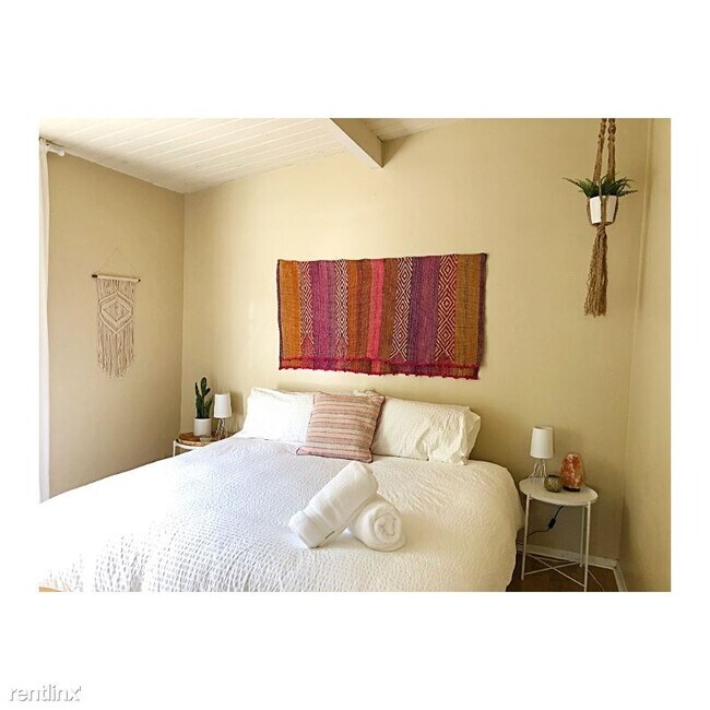 Building Photo - 2 br, 1 bath Apartment - 710 3rd St