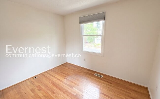 Building Photo - 3284 Wyndale Ct