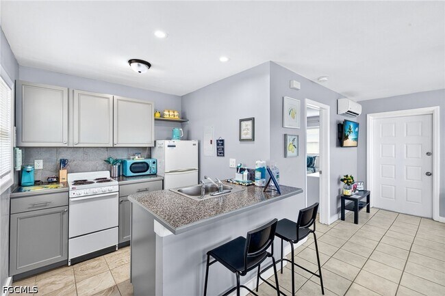 Building Photo - 4831 Tudor Dr