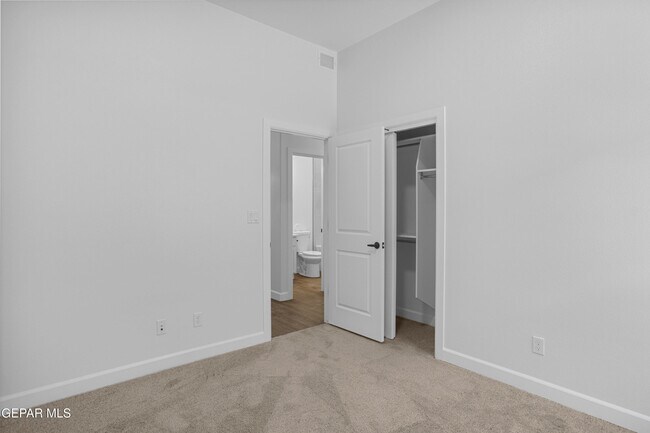 Building Photo - 232 Emerald Rock
