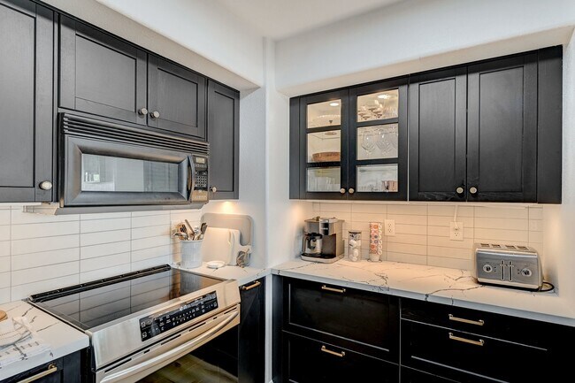 Building Photo - Fully Furnished 3BD/2BA in SW Vegas | Gate...